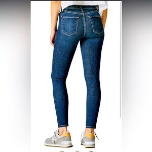 Lucky Brand Women's UNI fit size 4 which includes 29-31 EUC